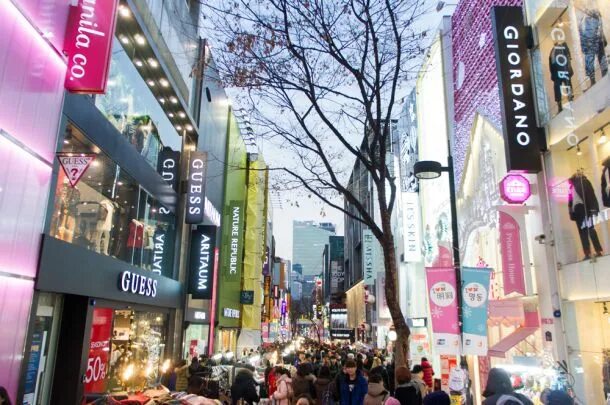 Myeongdong сеул. Сеул мендон. квартал мёндон сеул. рынок мендон в сеуле. торговая улица мёндон сеул.