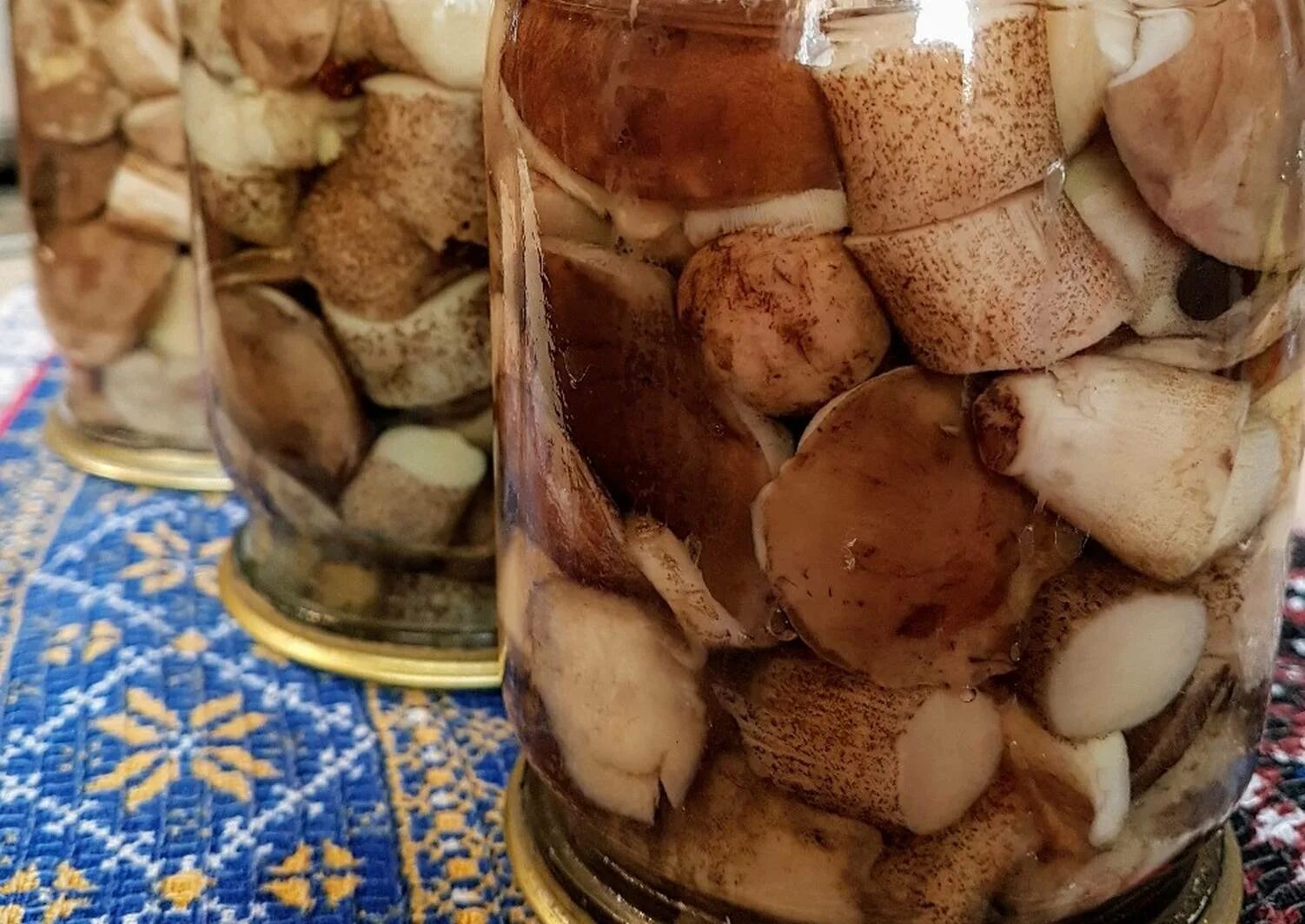 Как вкусно замариновать грибы. Маринованные грибы обабки. маринованные грибы подберезовики. маринование подберезовиков. маринование грибов подберезовиков.
