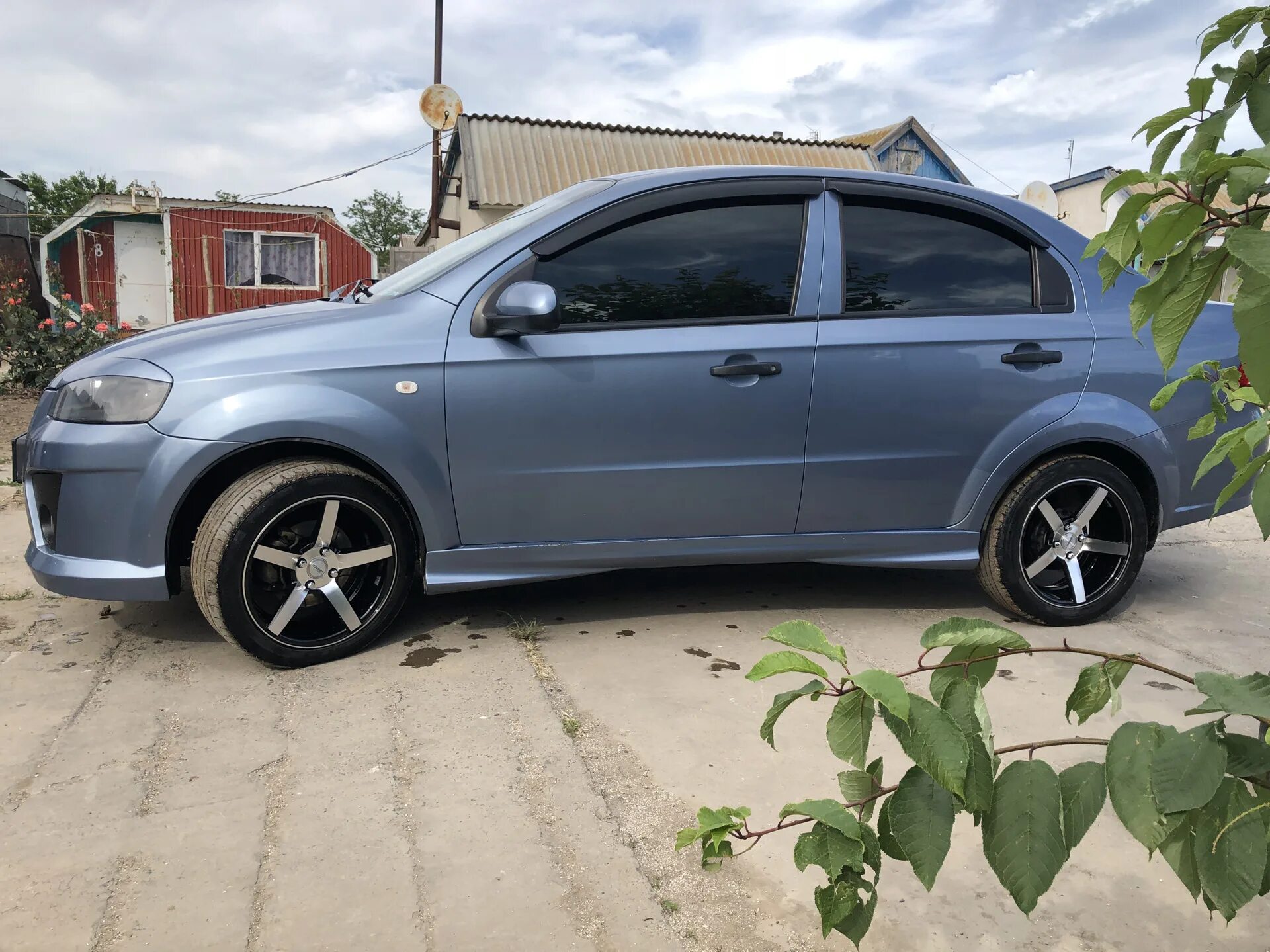 Литой диск авео. Литье на шевроле авео т250. авео т250 r17. шевроле авео на 16 дисках. шевроле авео r17 хэтчбек.