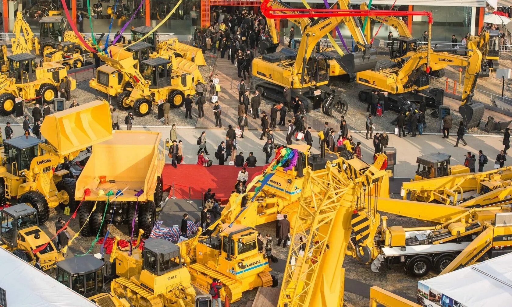 Выставка строительной техники Баума. Техника JCB на Bauma 2019. Зумлион экскаватор погрузчик. Завод Zoomlion в Китае.