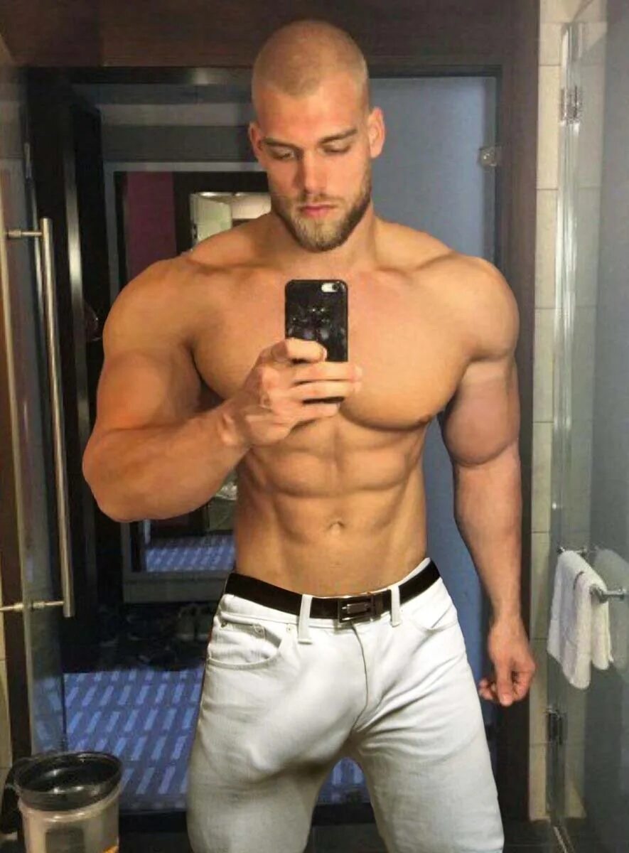 Self cock. Йен Уайт bulge. Селфи парень с большим. Селфи мускулы. Парни селфи крупные.