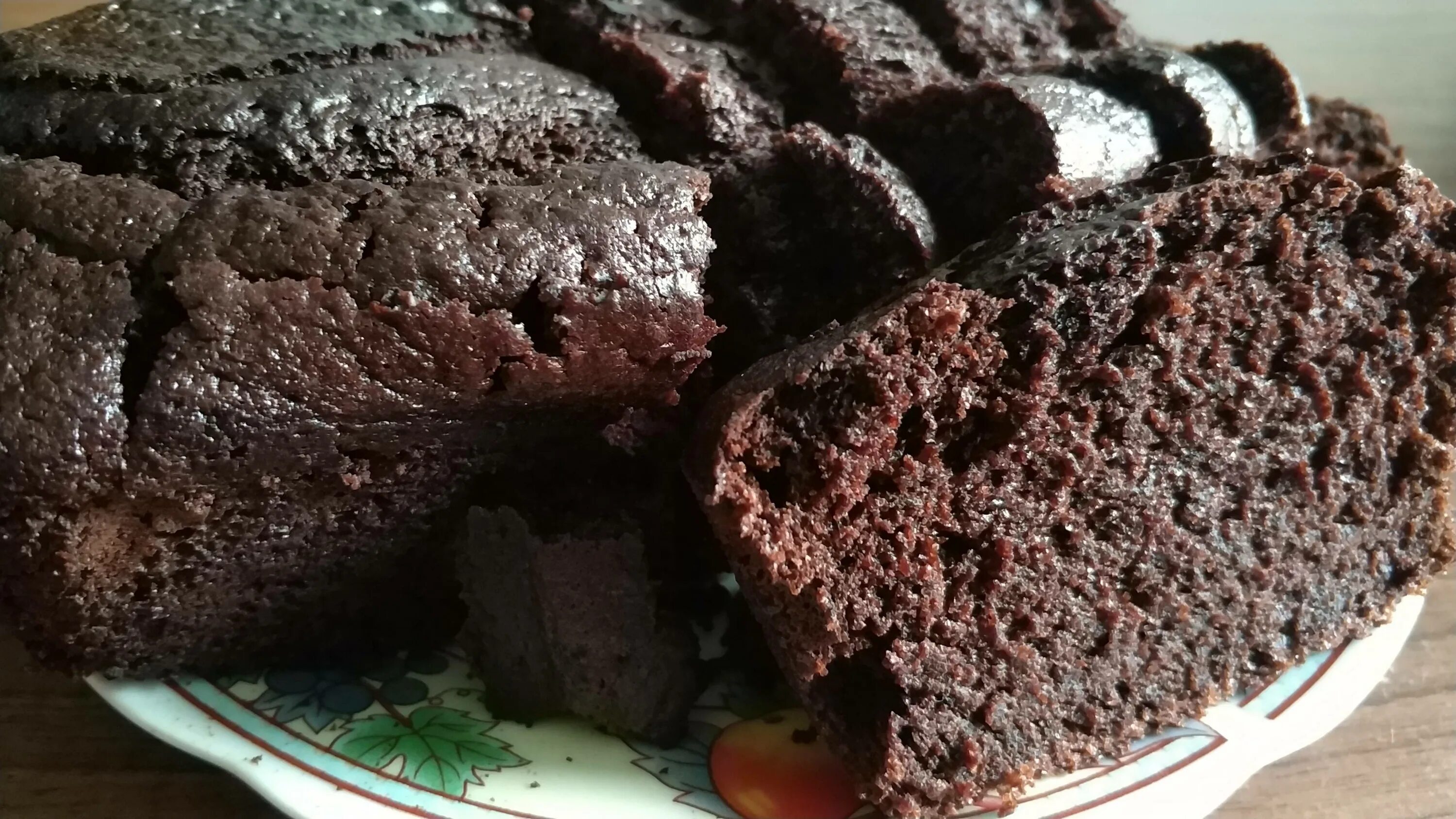 Пирог из какао. Шоколадный кекс в духовке. Шоколадный в духовке. Шоколадный кекс. Шоколадный брауни в духовке.