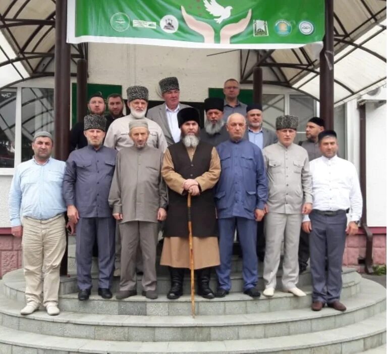 Магомед гаджимурадович имам мечети. Кильчуков ильяс мухамедович раис имам. Анзор емкужев имам. Имам нальчика. Сижажев алим сарабиевич дум кбр.