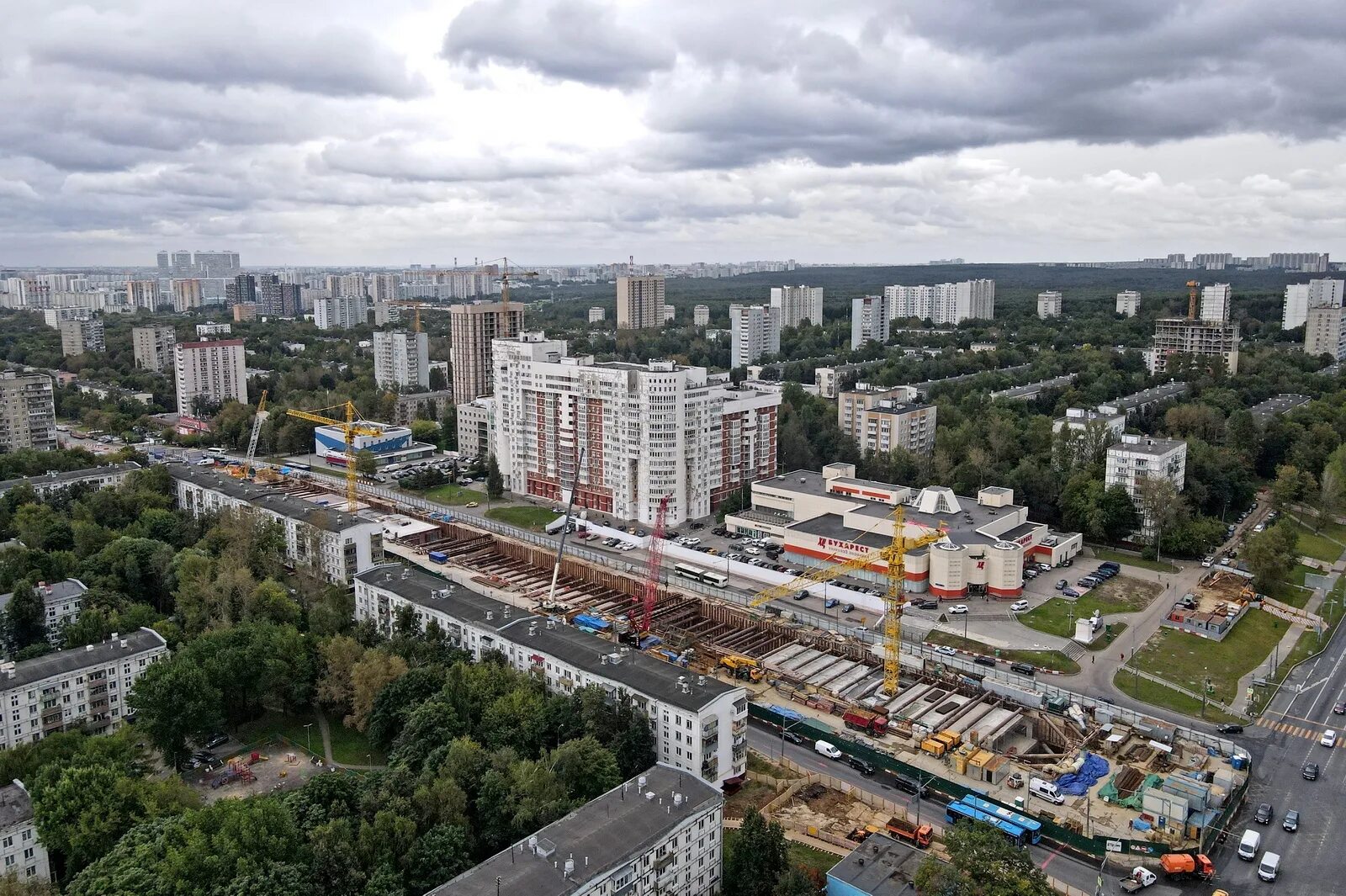 Зюзино московская. Зюзино (станция метро). Станция Зюзино. Метро Зюзино БКЛ. Зюзино район Москвы.