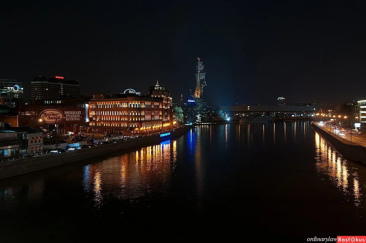 Ночная москва экскурсия. Прогулка в москве ночью. Ночная москва прогулка. Кремлевская набережная москва ночью. Ночная москва прогулка.