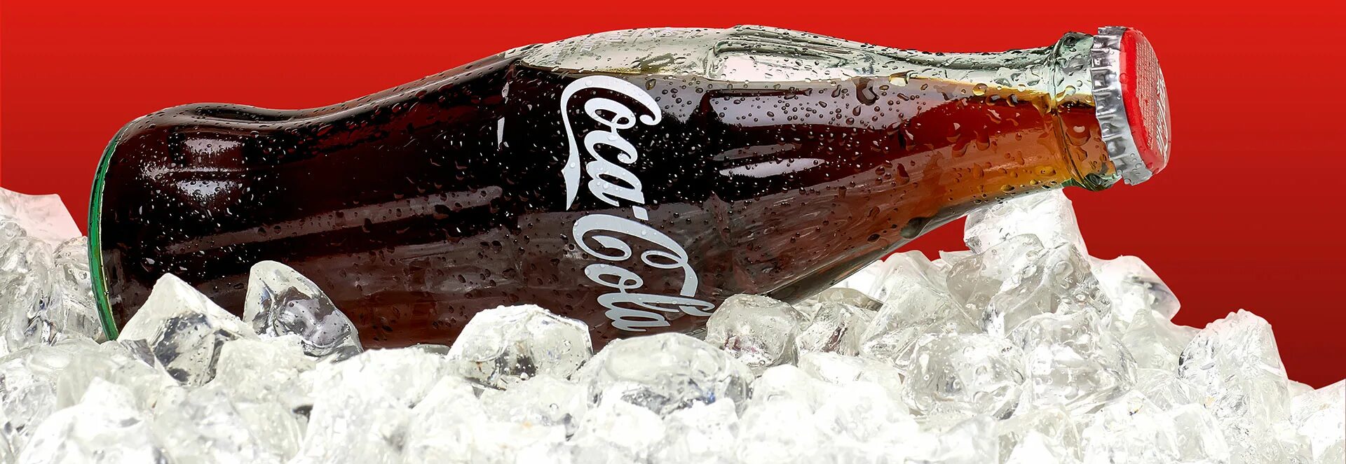 Камеди колу пьете. Кола бутылка. Кола в стеклянной бутылке. Coca Cola бутылка. Coca Cola бутылка реклама.