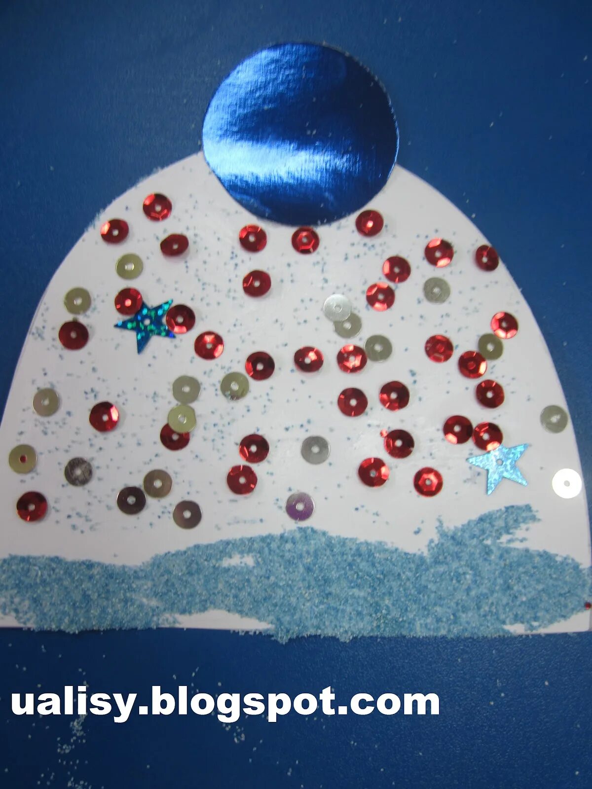 аппликация зимняя шапка. шапка раскраска. аппликация зимняя шапка. аппликация шапка. поделка шапочка и рукавички.