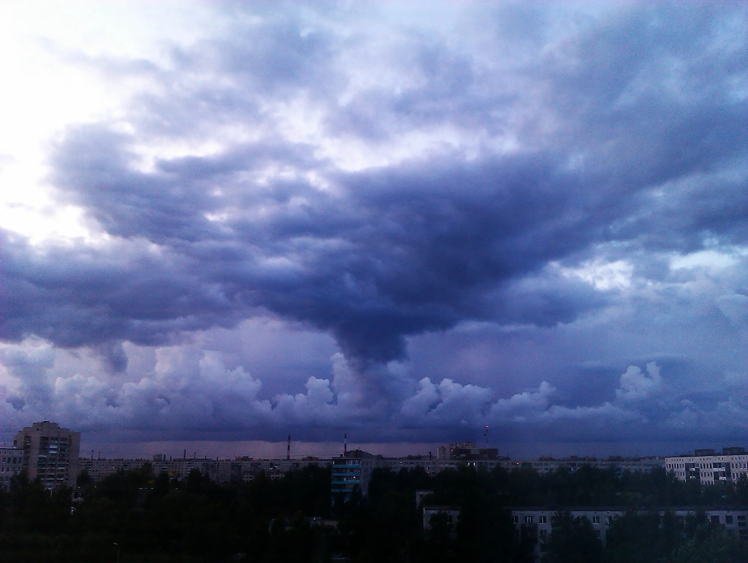 в небе над грозным тают. в небе над грозным тают. небо над грозным. грозное небо. ночное небо екатеринбурга.