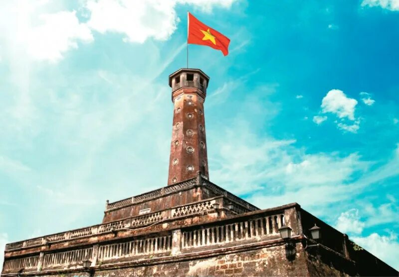 Башня ханой. Вьетнам башня с флагом. Флаги на башнях.
