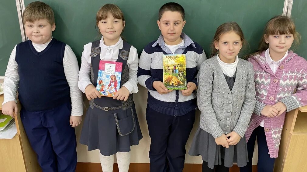 Ученица брянской школы. Школа 15 брянск. 62 школа брянск ученики. день пятиклассника в школе. учителя школы 36 брянск.