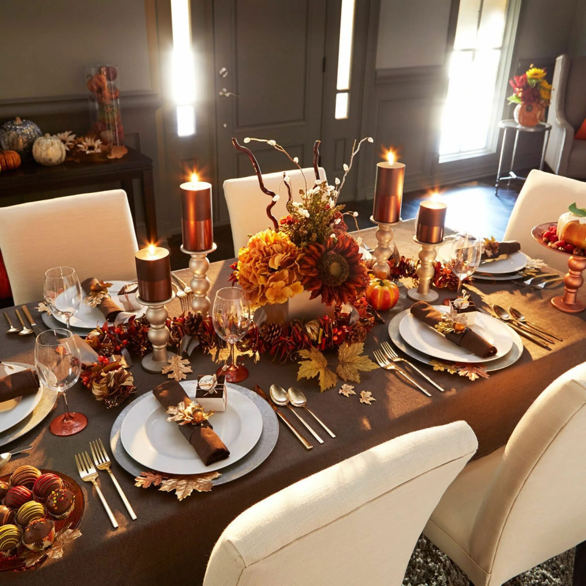 Осенняя сервировка стола. Красивая сервировка стола на ужин. Красиво накрытый стол. Сервировка стола в стиле осень.