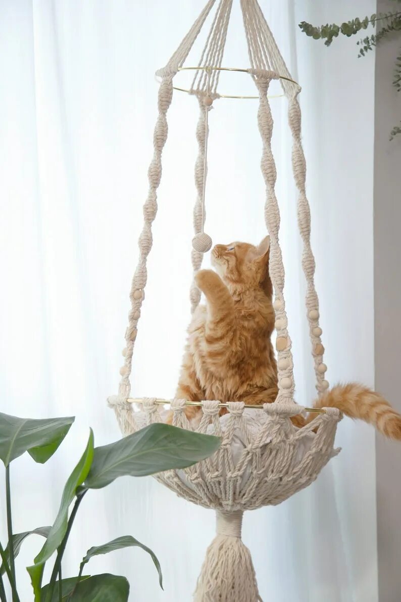 Макраме кот. Плетеный гамак для кошки. гамак настенный для кошек. кошачий гамак макраме. гамак для кошки макраме.