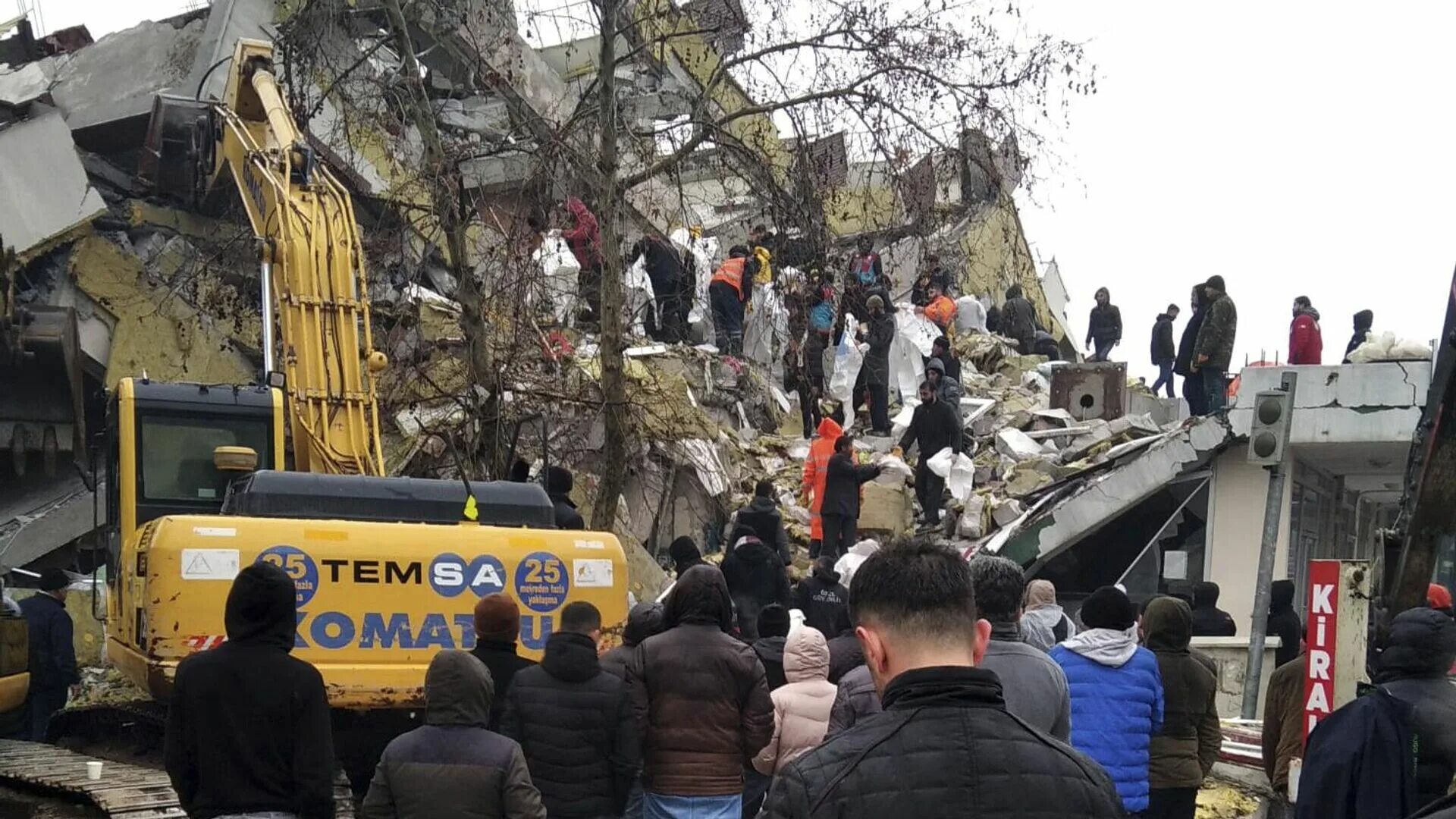 Землетрясение последние новости на сегодня. Землетрясение в Турции 6.02.2023. Сильное землетрясение в Турции в 1999 году. Землетрясение в Турции 2023. Землетрясение в Турции и Сирии 2023.