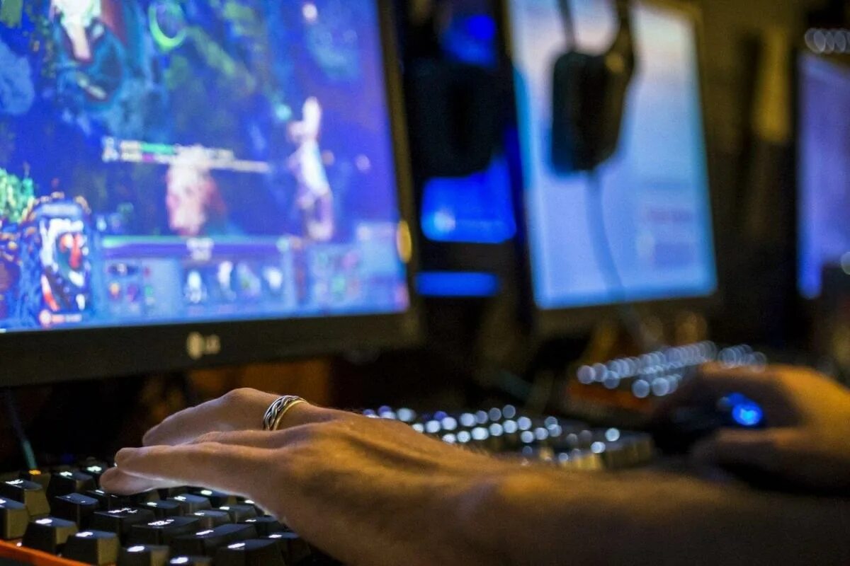 Компании которые разрабатывают игры