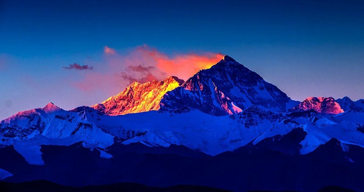 Цвет гималаи. Гималаи Эверест Джомолунгма. Гора Эверест (Джомолунгма). Гималаи. Гималаи Эверест панорама. Гималаи Эверест Джомолунгма ночью.
