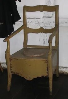 Стул с дыркой