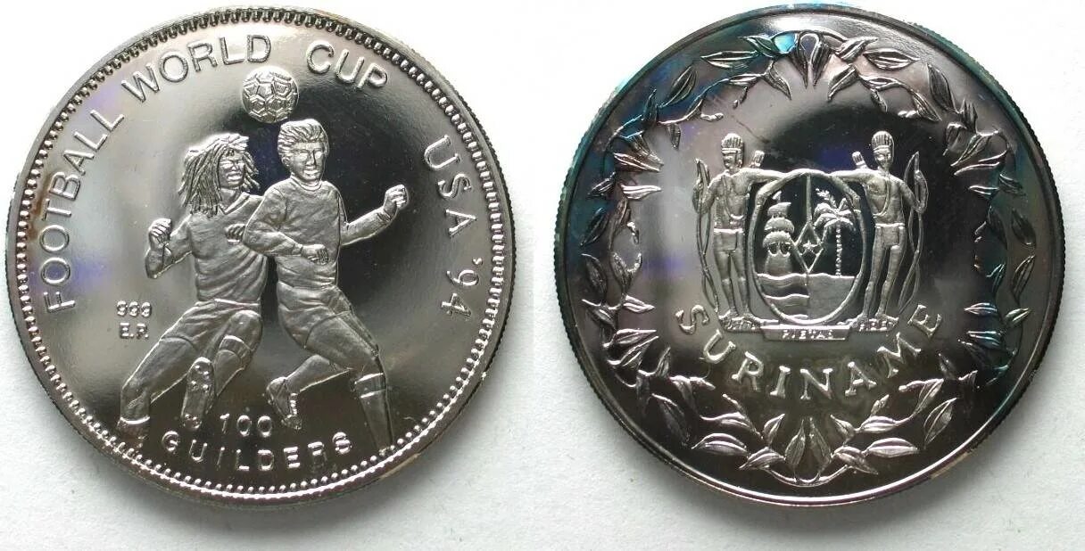 Монета Суринам футбол. Спорт монета медаль. Лондон футбол монета медаль. Фото монеты с тематикой футбола.