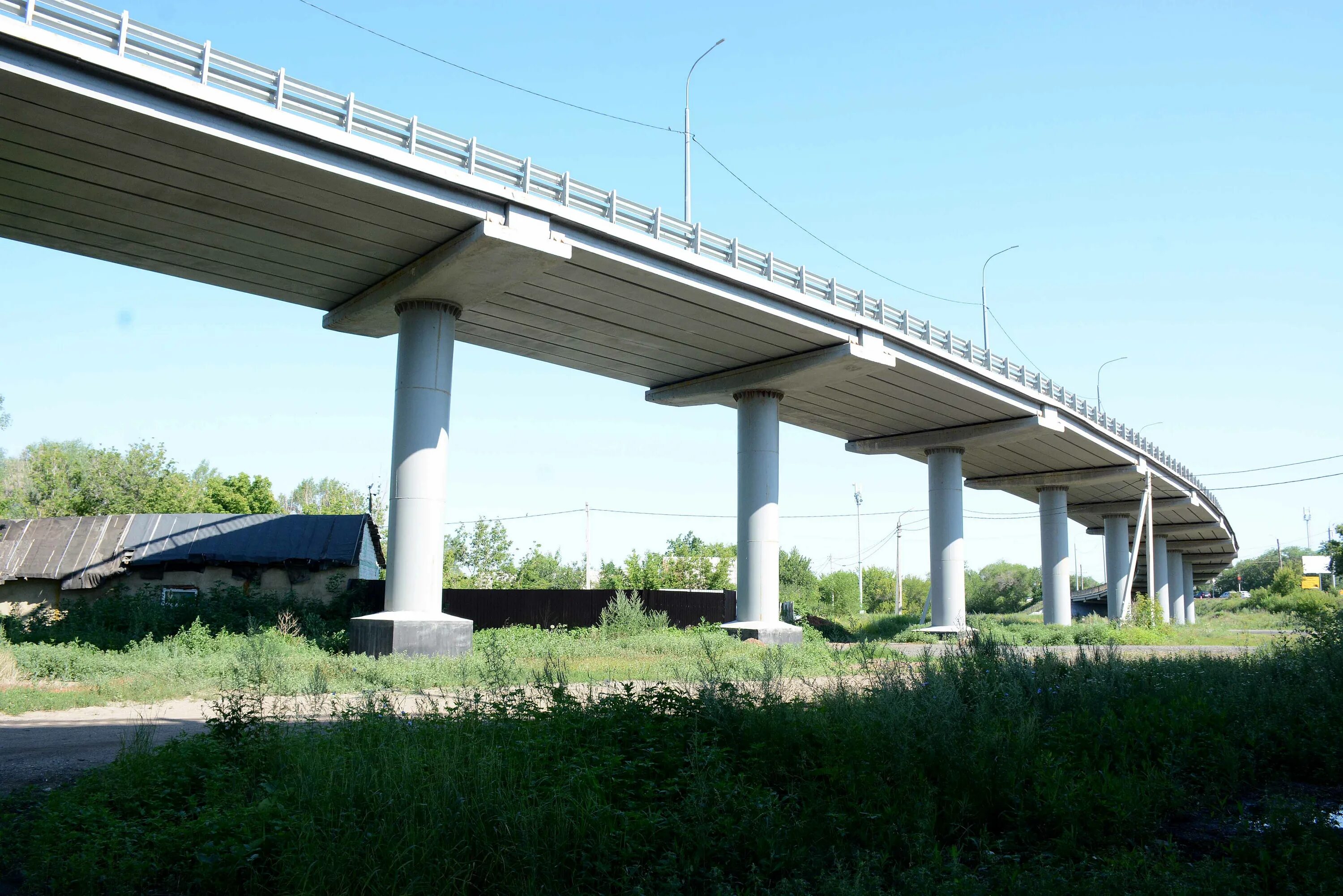 Сакмарский мост Оренбург. Оренбург мост на Илекское шоссе. Путепровод. Мост в городе.