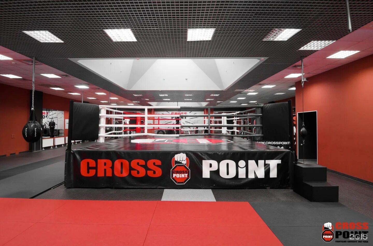 Cross point. Бойцовский клуб интерьер. бойцовский клуб залы. кросс поинт. crosspoint саратов юбилейный.