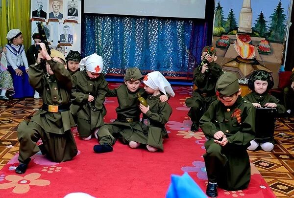 Праздник день победы в детском саду. День Победы в садике. День Победы сценки. Утренник 9 мая в детском саду. Мероприятия к 9 мая в детском саду.