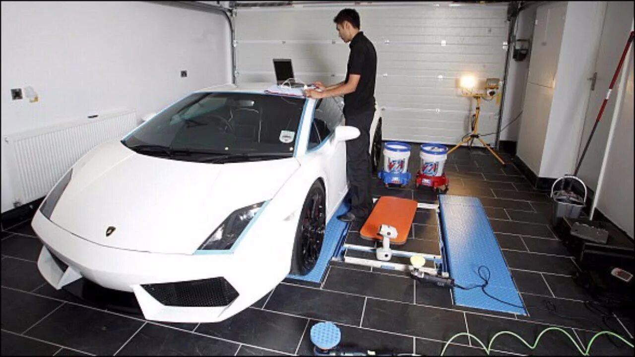 Люксовый авто на мойке. 3х фазная мойка авто. Империя автомойка. Дорогая автомойка. Дорогая мойка.