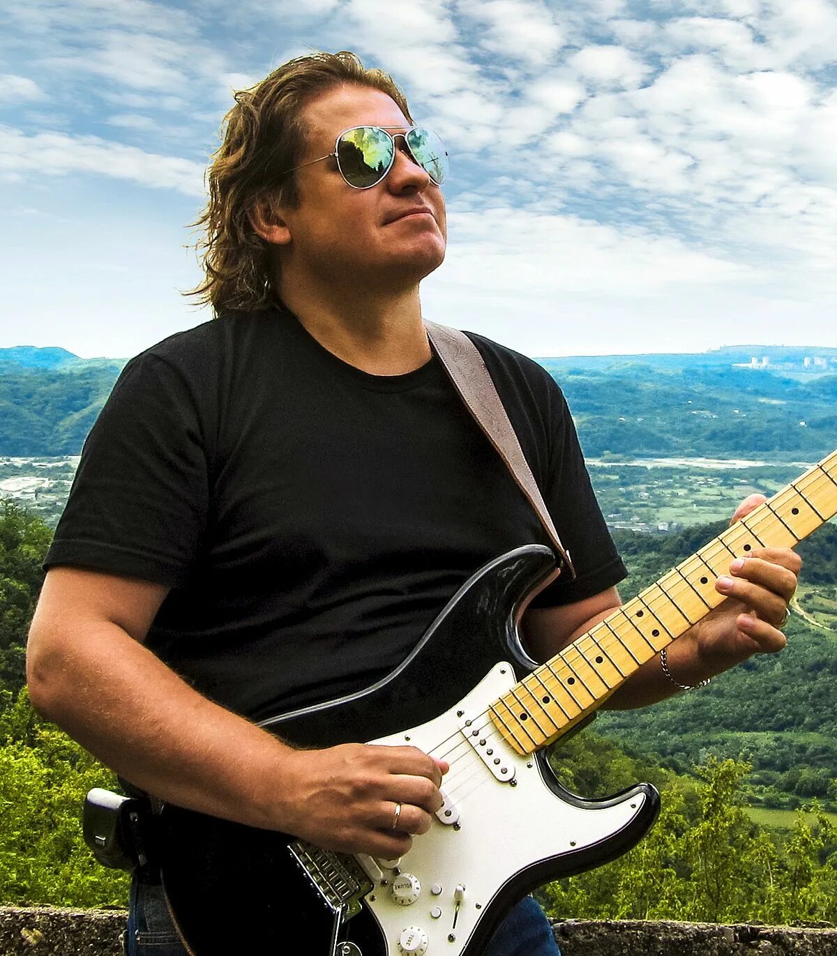 Мирошниченко гитарист. Гитарист виртуоз.