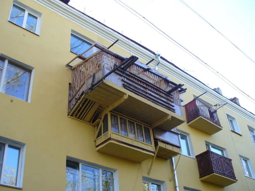 Пристройка балкона. Навесной балкон. Необычные балконы. Балконные пристройки.