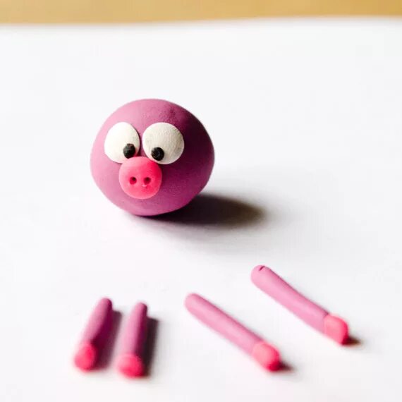 Фигурки из воздушного пластилина. Фигурки из воздушного пластилина для детей лёгкие. Поделки из пластилина розового цвета. Что можно сделать из воздушного пластилина розового. Лепка из легкого пластилина пончики.