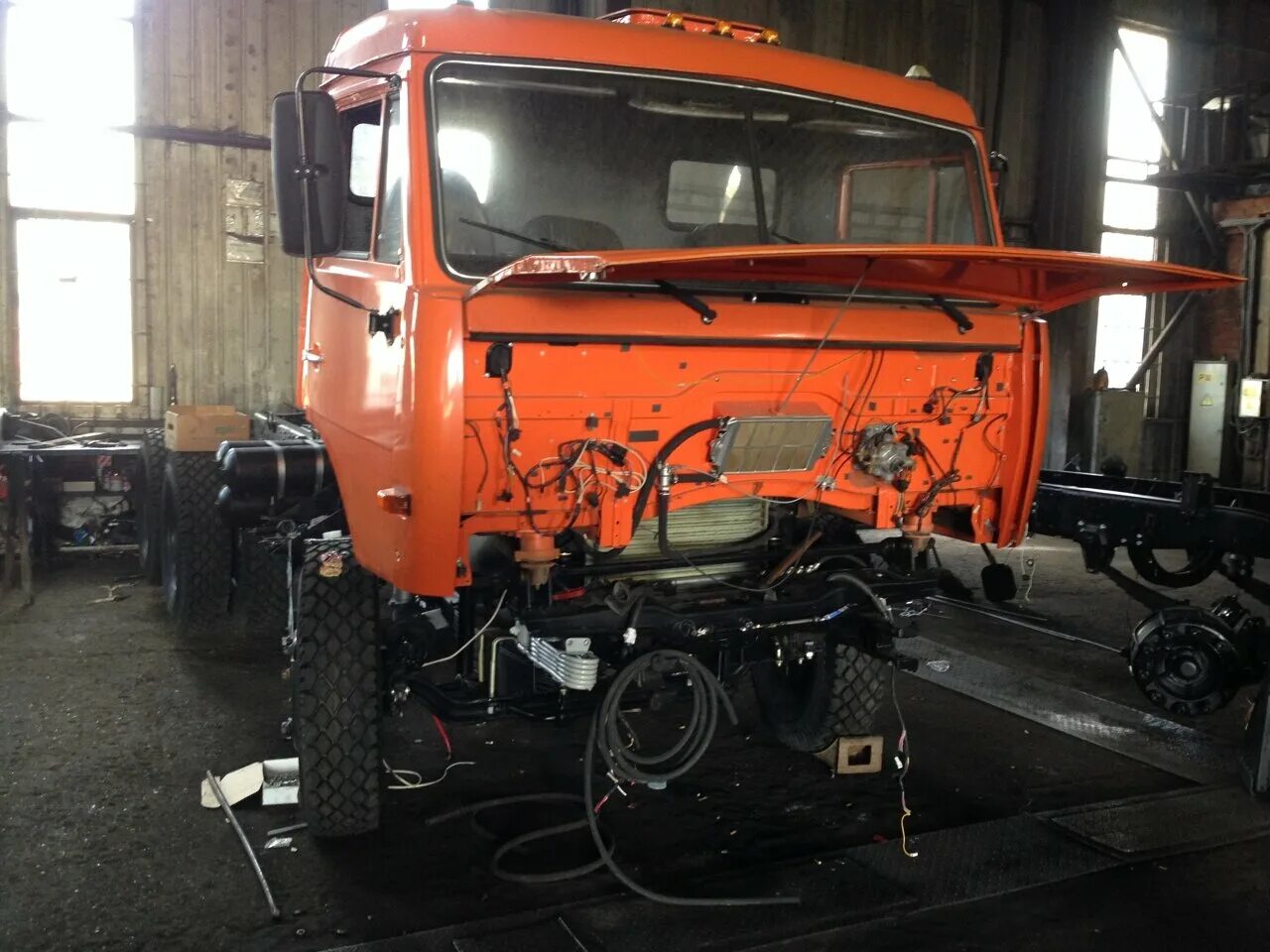 капремонт камаз. камаз 5320 капремонт. разобранный камаз 5320. камаз 5320 после капитального ремонта. камаз 5350 ремдизель.