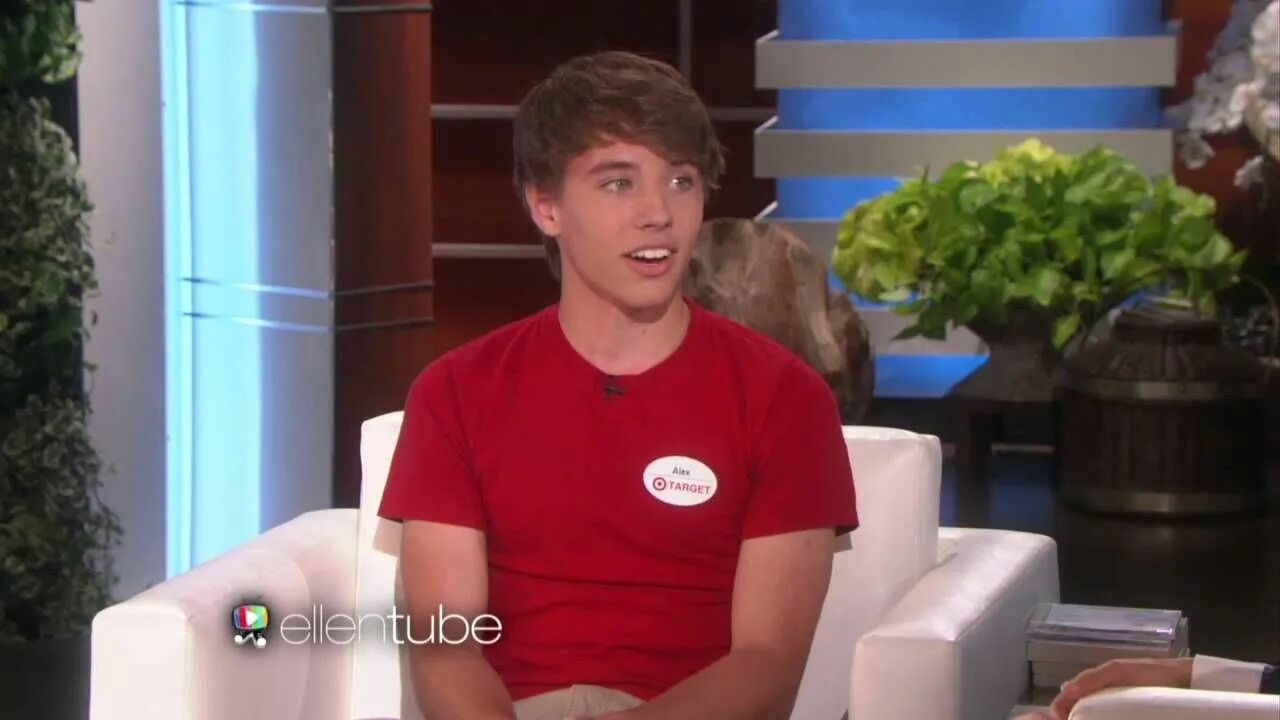 Where is alex from. Шоу эллен. tricked boys vine. alex from target.