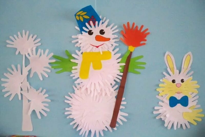 елочка из ладошек аппликация. аппликация из ладошек. коллективная работа в детском саду зима. новогодние аппликации из ладошек. новогодние поделки из ладошек.