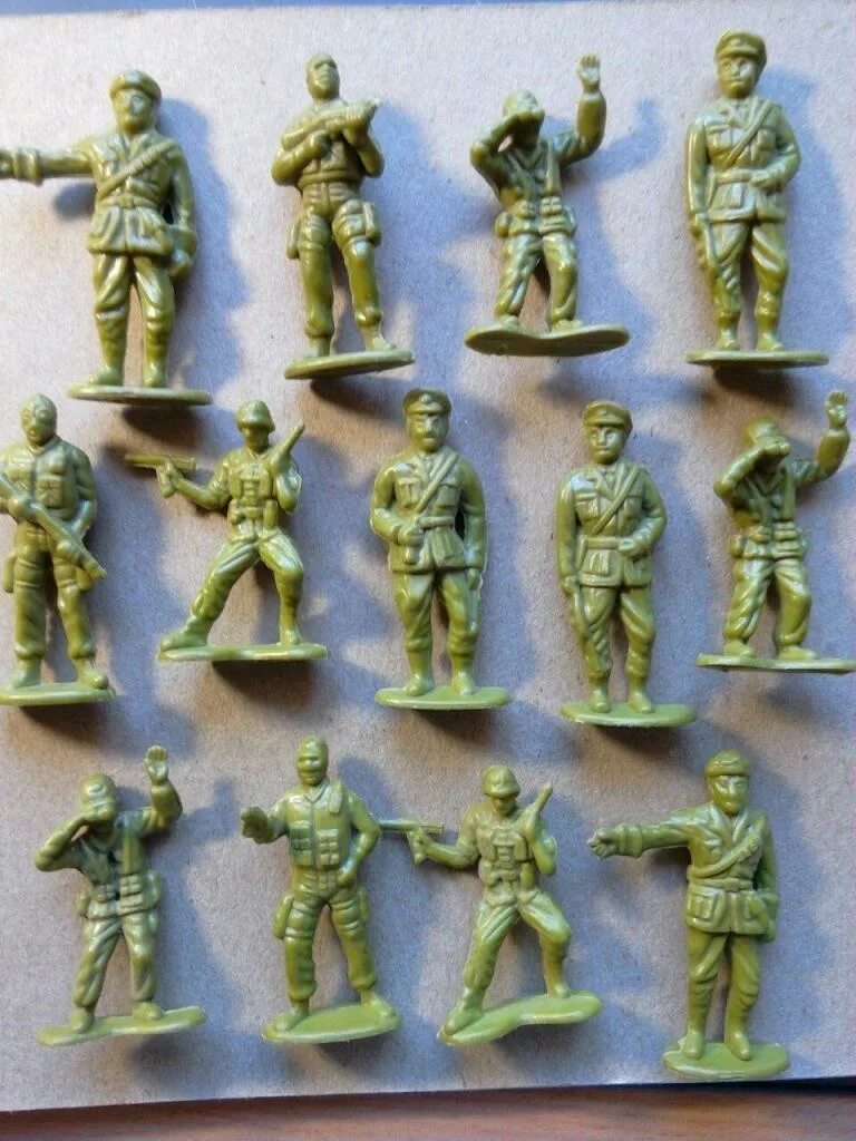 Набор пластмассовых солдатиков. Солдатик название. Зеленые солдатики. Солдатики 1812 года. Набор солдатиков красная армия.