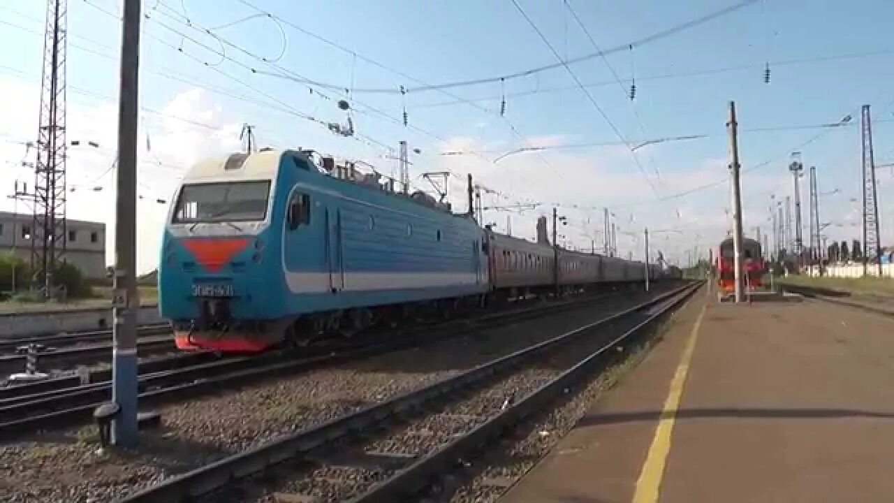 Россошь вокзал. Поезд москва россошь сегодня. Россошь вокзал. Железнодорожная станция россошь. Железнодорожная станция россошь.