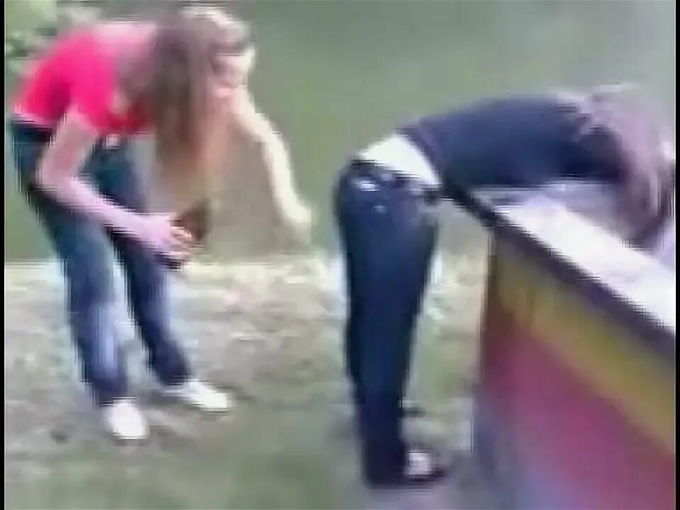 Девочка обкакалась в школе. Девушка бухая обосралась. пьяная девушка обкакалась. пьяная девушка обосралась. девушка обкакалась в школе.