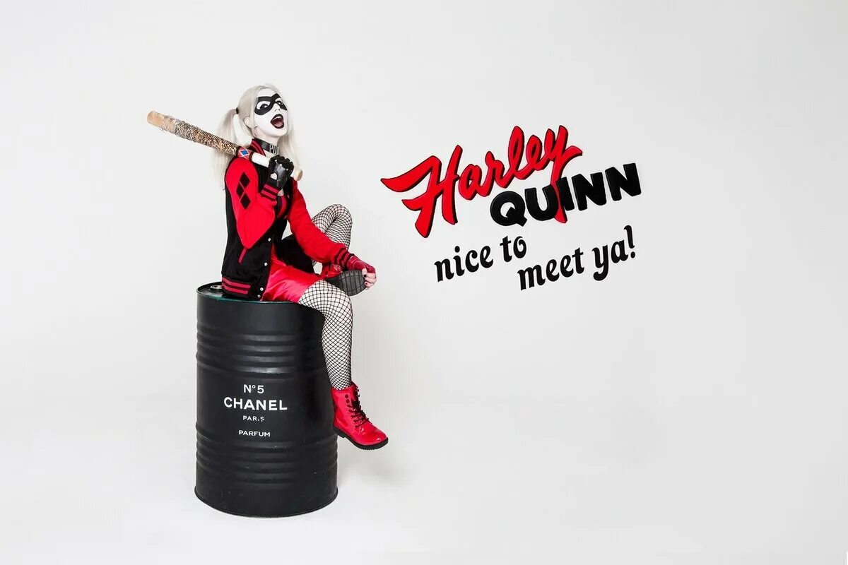 Лого quinn’s. Шрифт - suicide squad. Harley quinn надпись. Harley quinn надпись. Quinn текст.