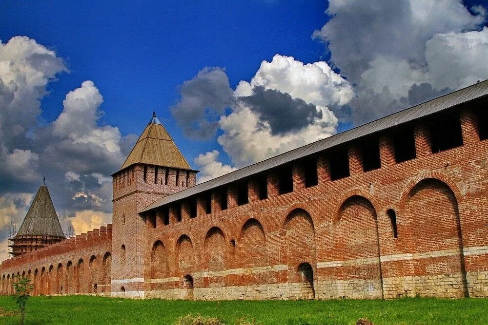 Крепостные стены и башни