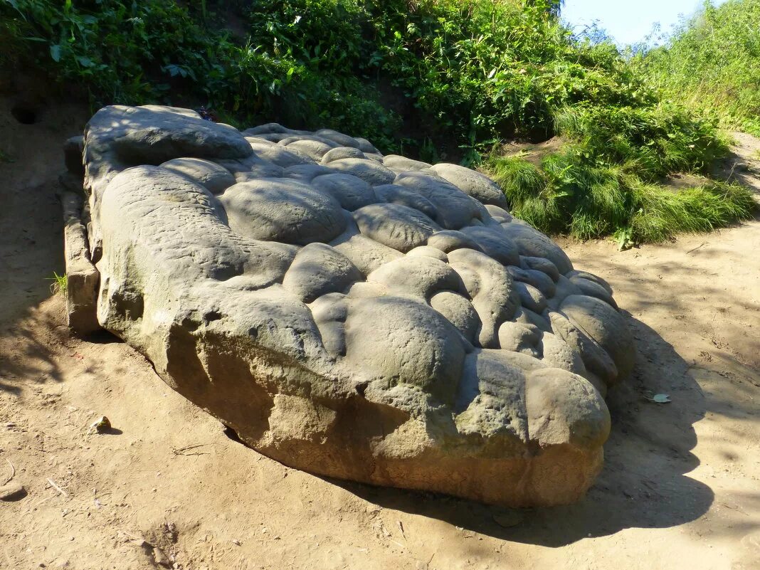 стена из камня. грин мариначе гранит. камень для памятника. Hvitserkur исландия. напомнить каменный.