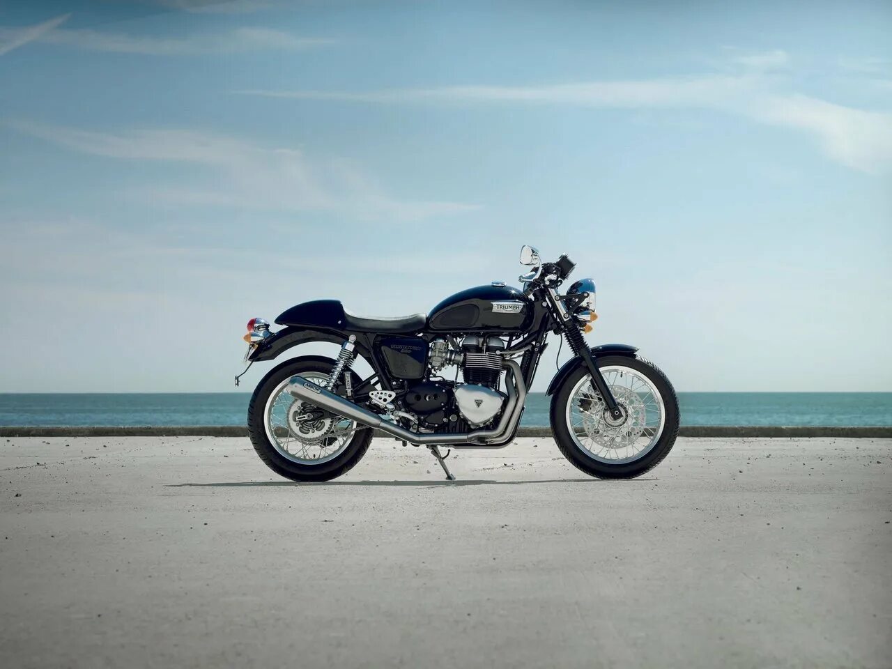 Triumph bonneville 3 метра над уровнем. Три метра над уровнем неба 2 мотоцикл. Triumph t100 2012. Мотоцикл из три метра над уровнем. Три метра над уровнем неба 3.