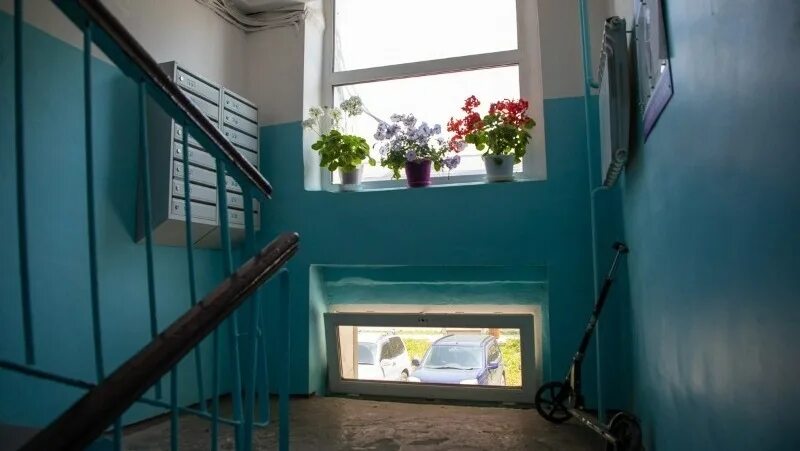 В 12 этажном доме несколько подъездов