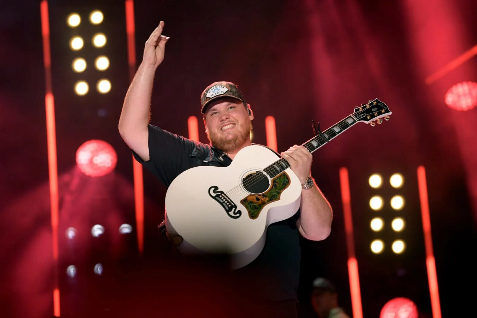 Fast car luke combs. Luke combs. luke combs album. алек джон сач. luke combs love you anyway (2025) сингл.