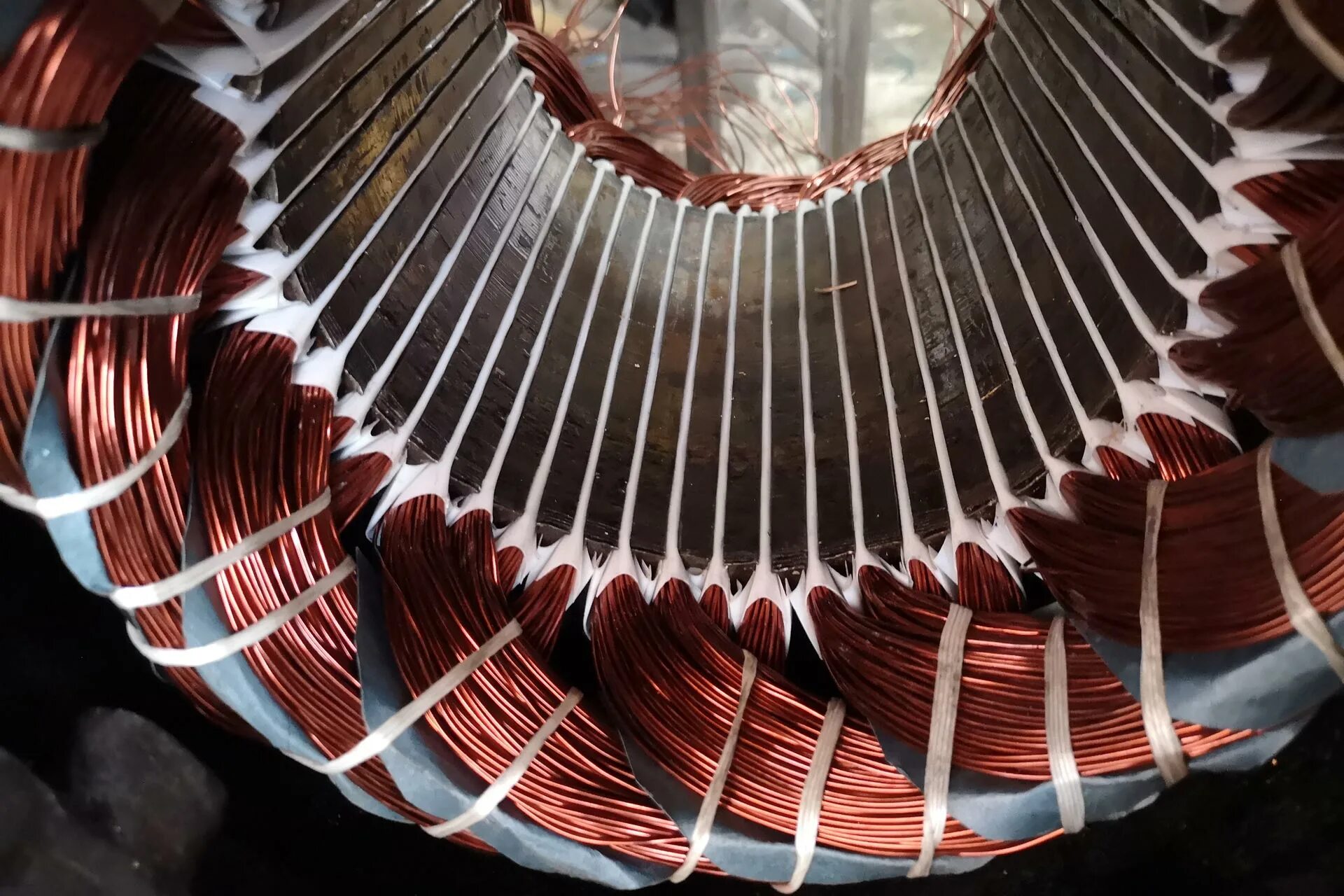 После перемотки. Статор электродвигателя jet 110. Стержни обмотки статора твв 165 2. Обмотка ротор обмотка статора. Электродвигатель 5000 квт.