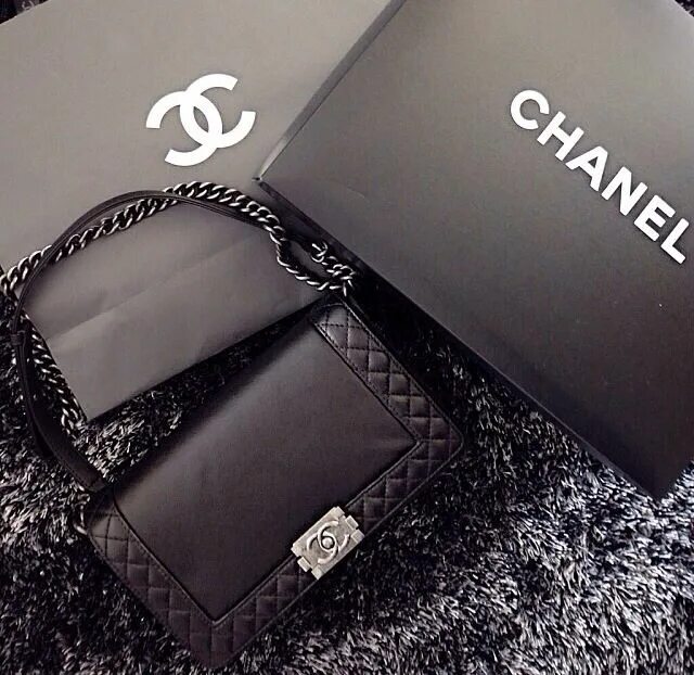 Коко шанель аксессуары. Браслет шанель. Слингбэки шанель. Колье chanel оригинал. Шмотки шанель.