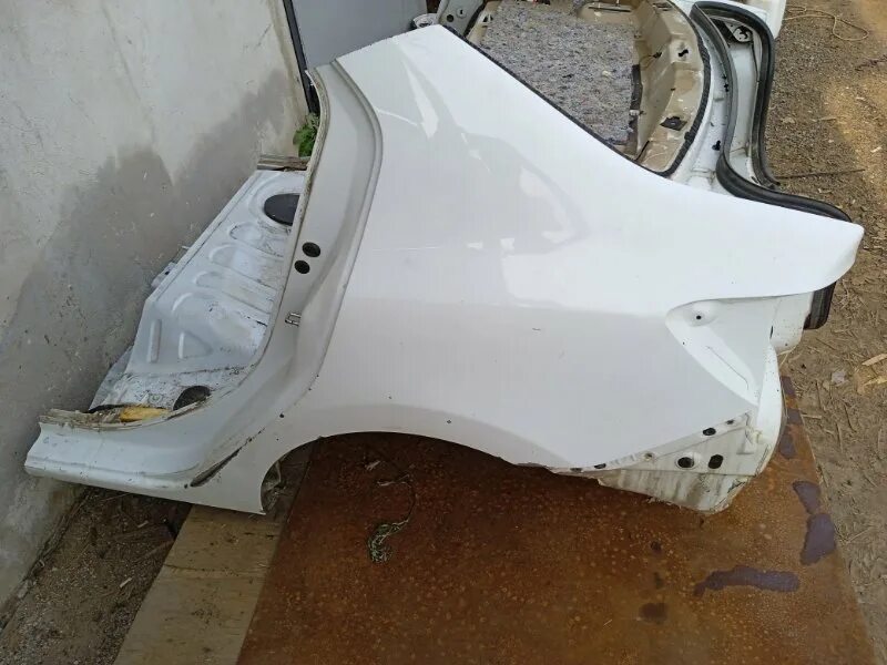 Крыло заднее левое рено логан. Рено логан 2015 заднее правое крыло. Заднее крыло renault logan 2. Крыло заднее правое рено логан 2. Крылья задние логан 2.