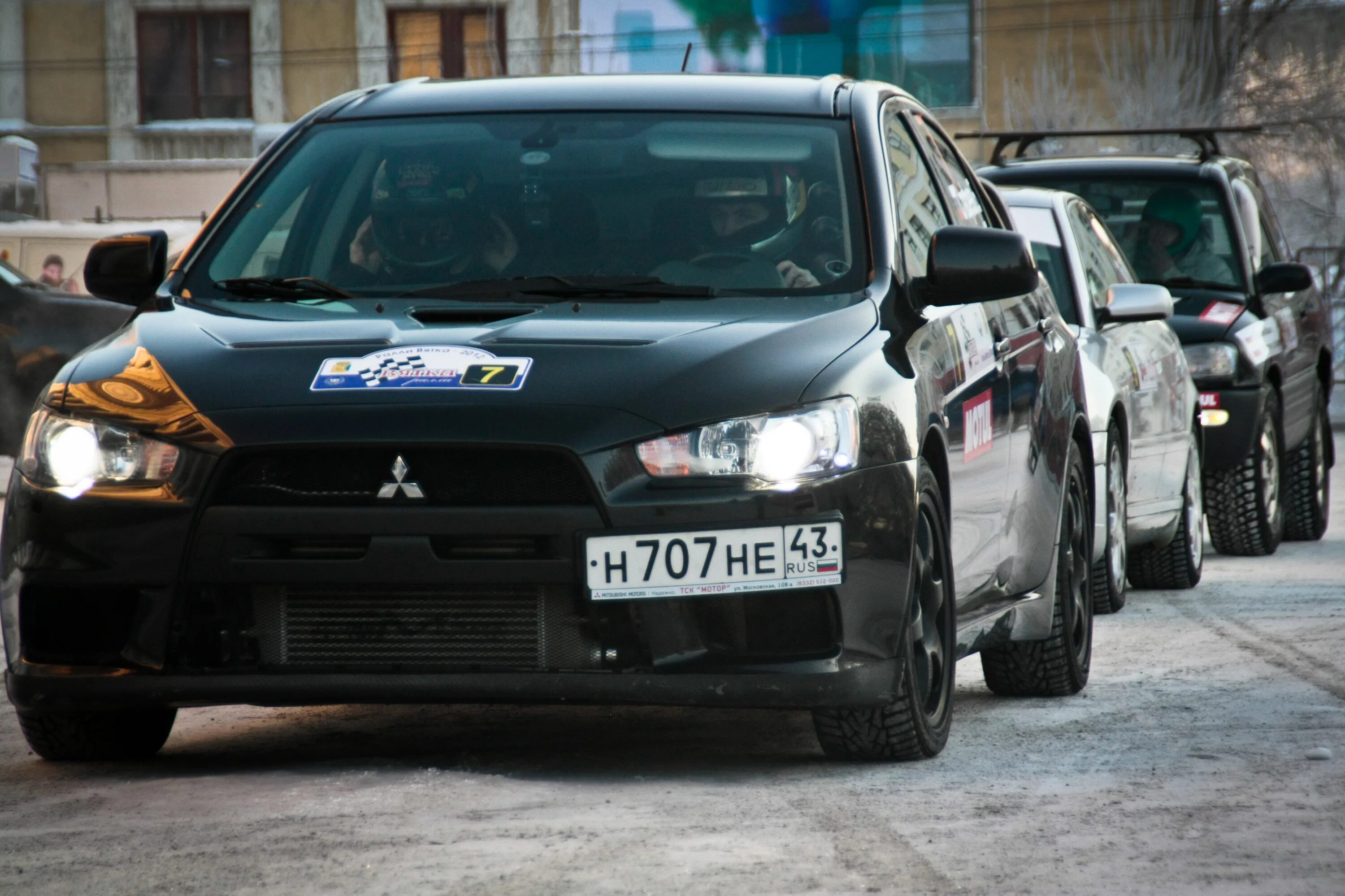 Что значит mitsubishi. Митсубиси или Митсубиши. Митсубиши ворлд, Москва. Митсубиси или Митсубиши как. Как правильно Митсубиси.