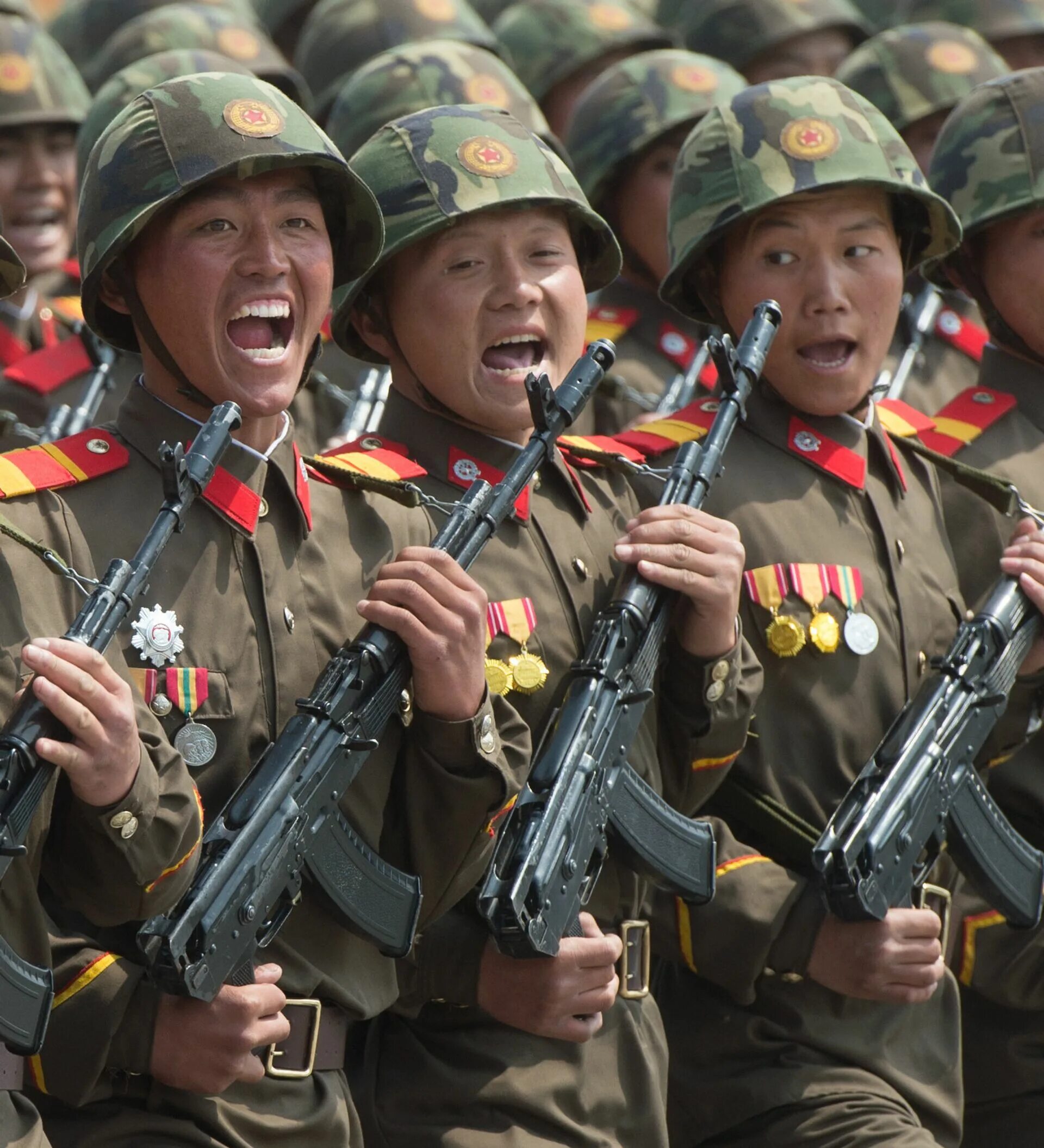 Сколько северной корее. Армия Северной Кореи. Солдаты Северной Кореи. Солдат армии КНДР. Форма солдат КНДР.