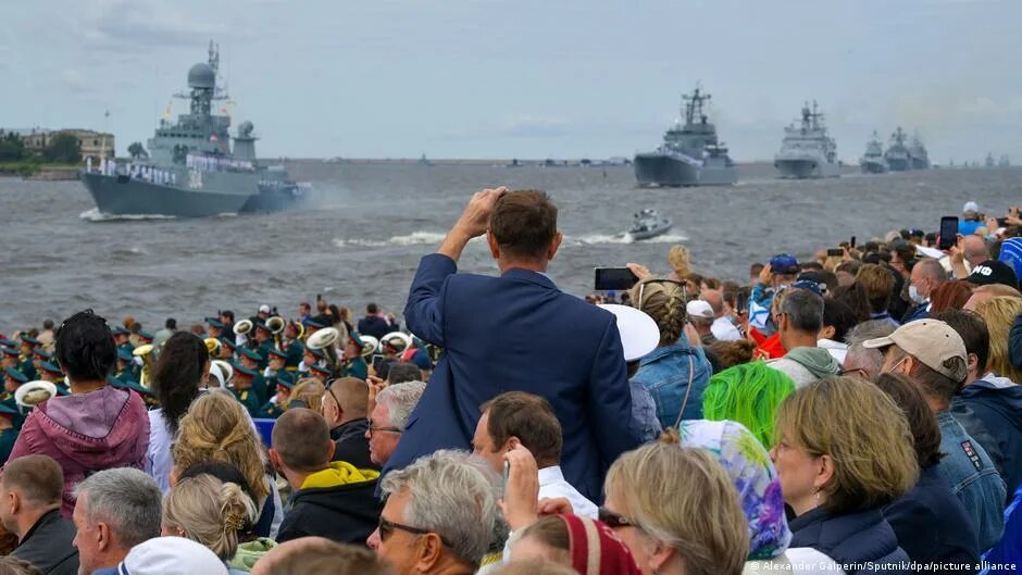 Морской парад в санкт петербурге 2025 когда. Парад вмф в санкт-петербурге. военно-морской парад в санкт-петербурге 2025. морской парад в кронштадте. парад вмф 2025.