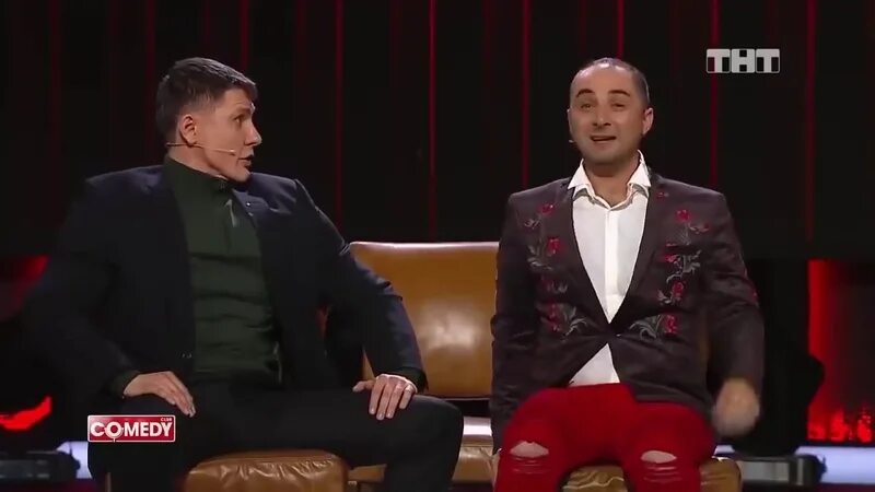 Демис карибидис камеди 2021. Харламов Батрутдинов карибидис. Comedy Club Гарик Харламов демис карибидис. Камеди клаб Харламов и Батрутдинов и демис карибидис.