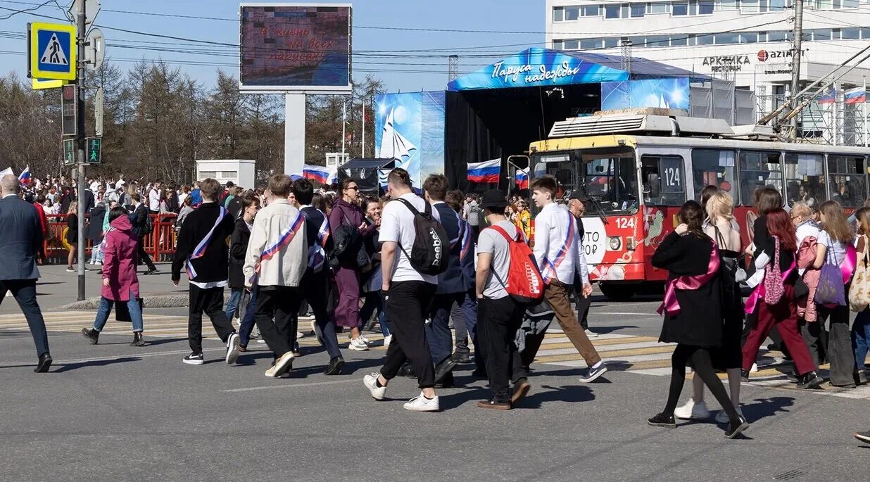 Последний звонок Мурманск. "Последний звонок" в Мурманске 23 мая. Последний звонок 36 школы Мурманска. Последний звонок 2014 Мурманск.