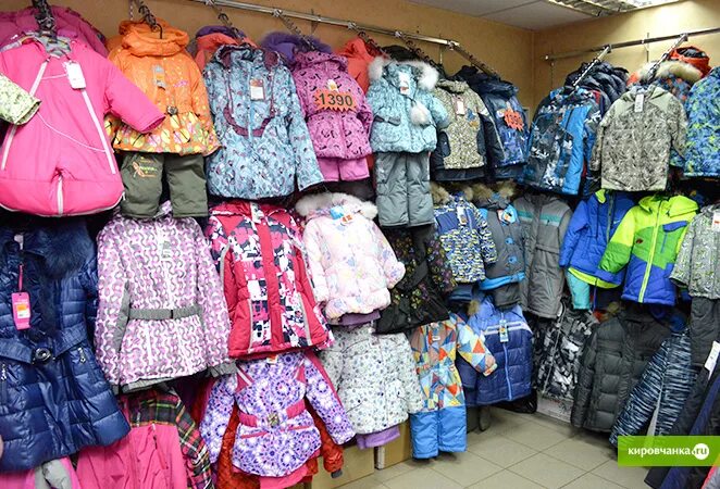 Ассортимент зимней одежды. Ассортимент зимней одежды. Ассортимент зимней одежды. Магазин пуховиков. Пять сезонов магазин.