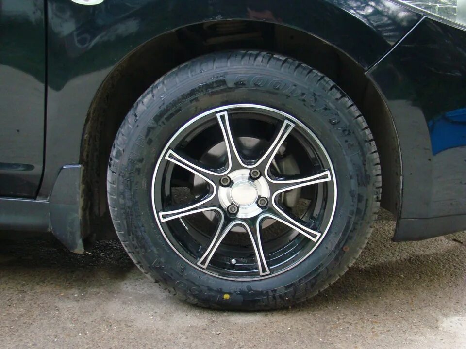 205 65 15 какой диск. На 15 диски 195/65 r15. Резина на Nissan Tiida r15. 195/65 R15 литье диски. 195 65 Р15 Ниссан Тиида.